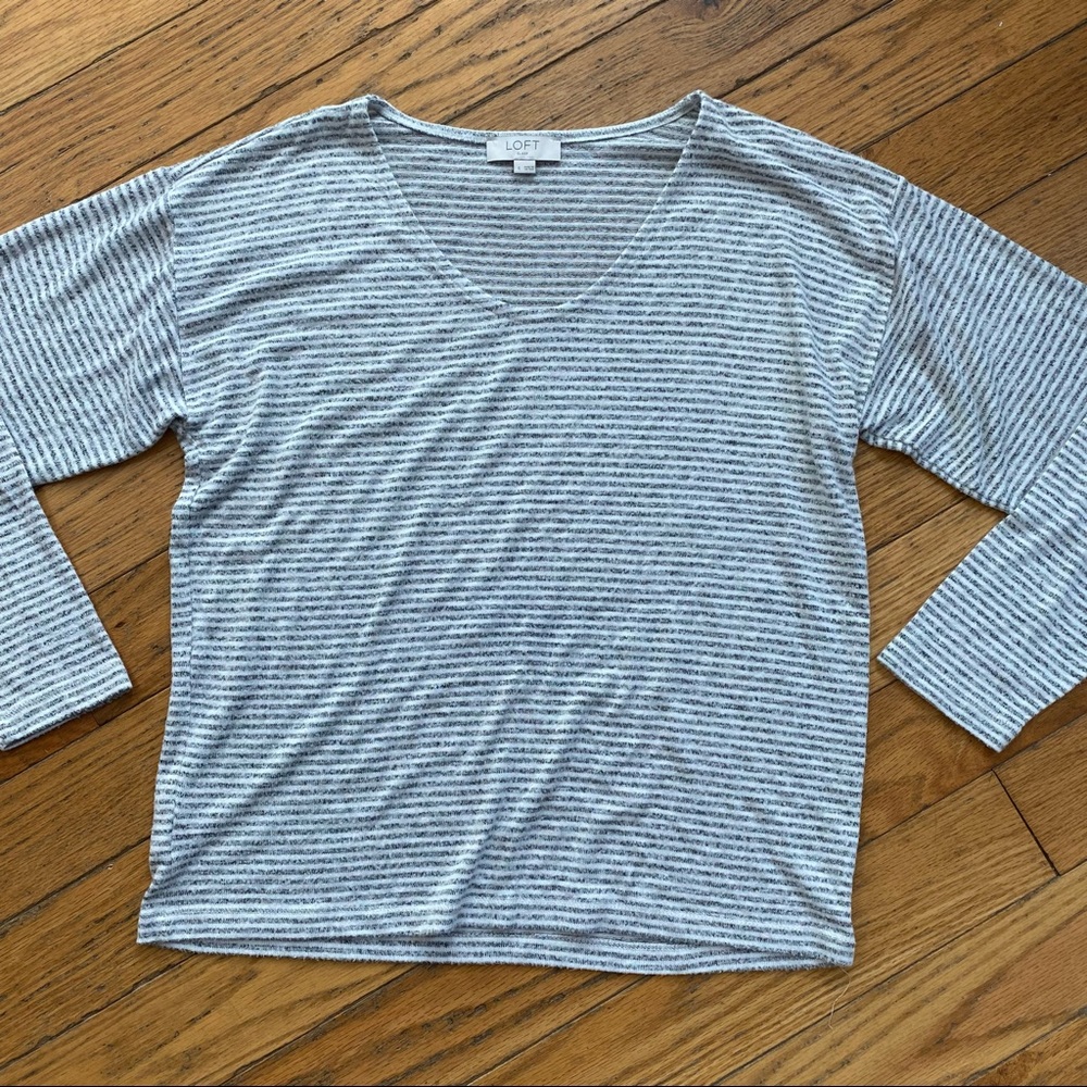 Ann Taylor LOFT Sleep Gray White Stripe Long Sleeve Size S